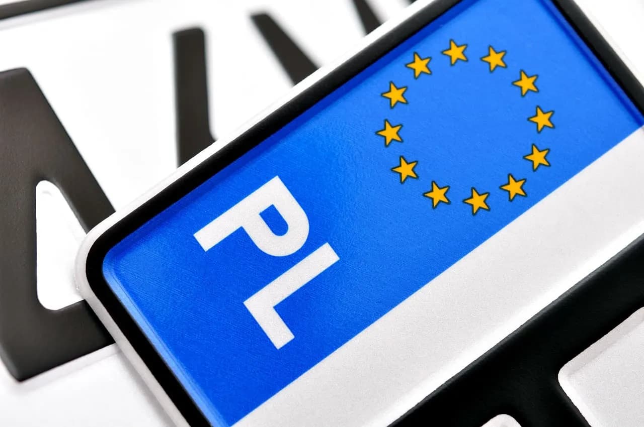 Jaki mandat za brak tablicy rejestracyjnej? Sprawdź, ile zapłacisz!