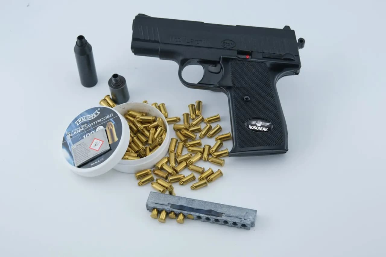 Czy na broń hukową trzeba mieć pozwolenie? Sprawdź ważne przepisy