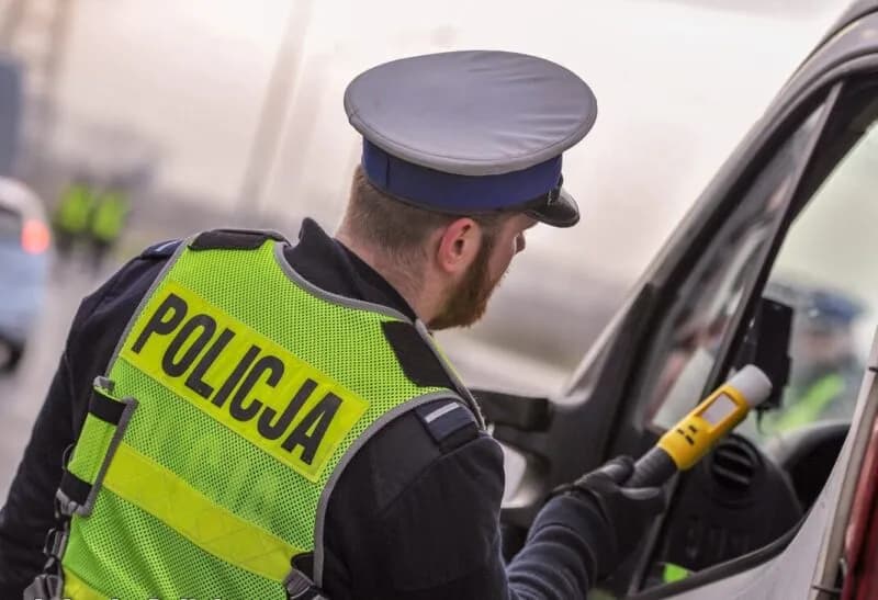 Czy policja może badać alkomatem w domu: Poznaj swoje prawa i obowiązki