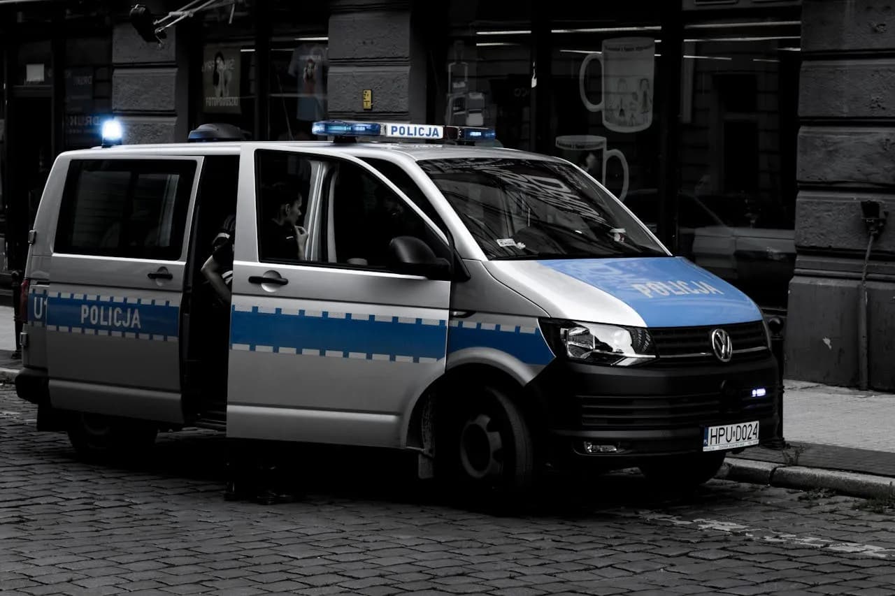 Jakie konsekwencje grożą za ucieczkę przed policją: kary i przepisy prawne