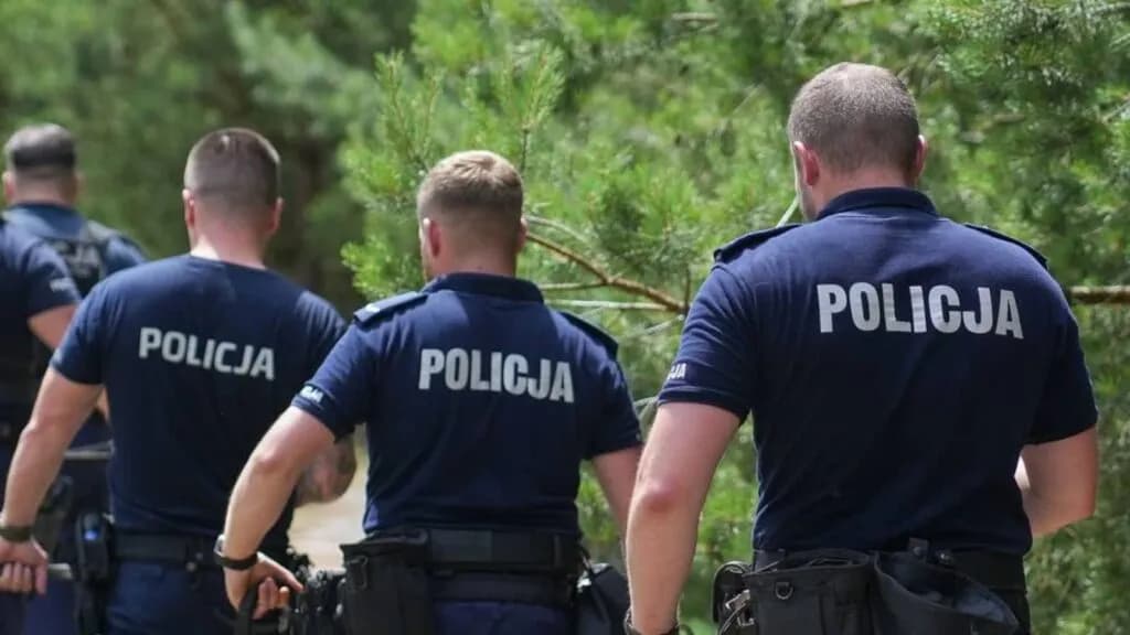 Ile zarabia komendant powiatowy policji? Zaskakujące fakty i dodatki