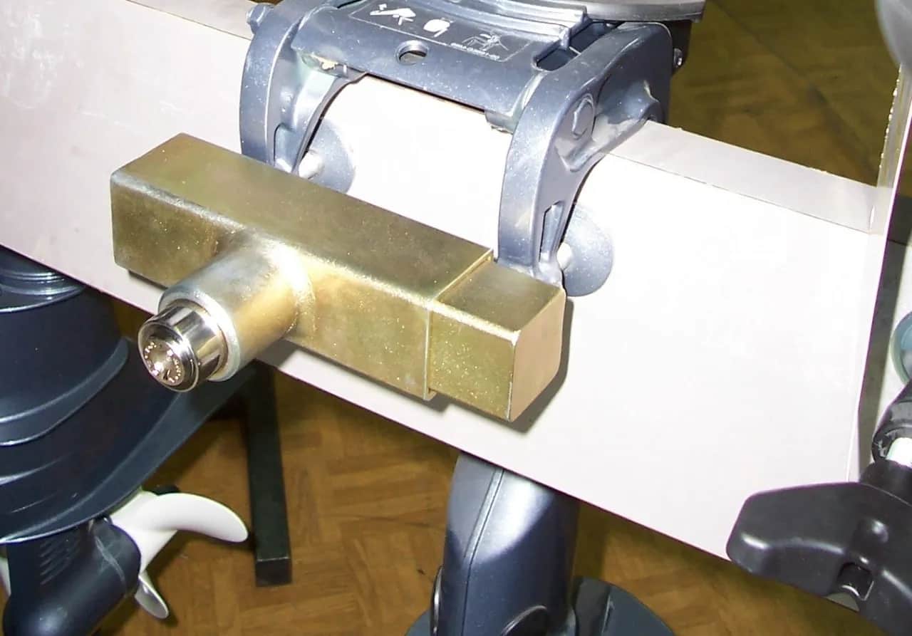 Skuteczne metody, jak zabezpieczyć silnik zaburtowy przed kradzieżą