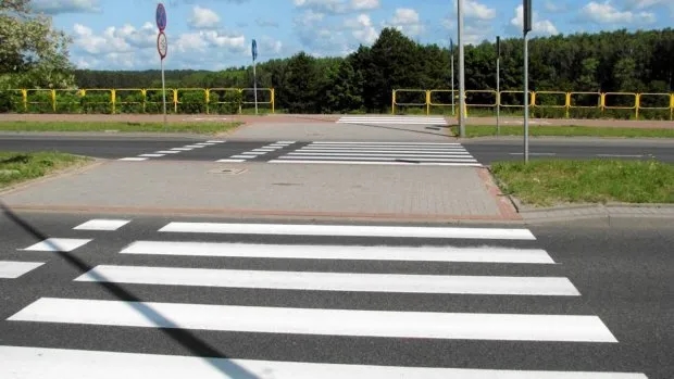Zatrzymanie przed przejściem dla pieszych wykroczenie i jego konsekwencje