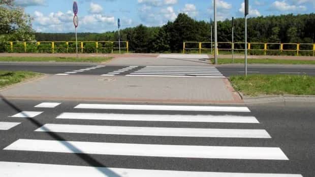 Zatrzymanie przed przejściem dla pieszych wykroczenie i jego konsekwencje