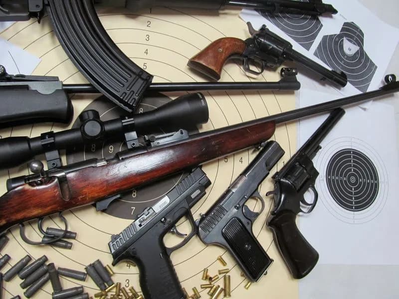 Ile sztuk broni można mieć na pozwolenie sportowe? Sprawdź przepisy i ograniczenia