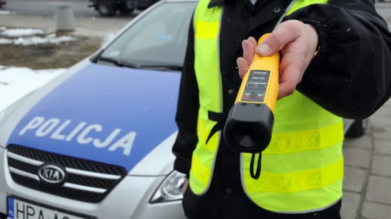 Poznaj wszystkie zadania i uprawnienia policji w Polsce - kompletny poradnik