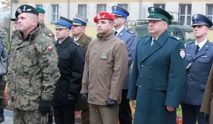 Jakie służby mundurowe wybrać? Kluczowe informacje i porady