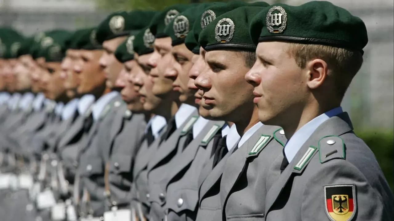 Obowiązkowa służba wojskowa - kiedy zniesiono i co to oznacza dla Polaków