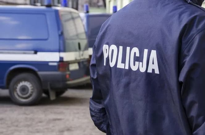 Czy policja może wejść do mieszkania bez pozwolenia? Twoje prawa i sytuacje