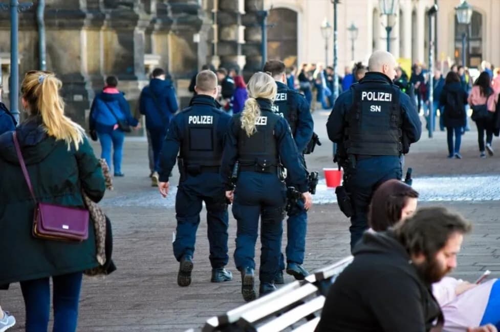 Czy policja może przeszukać telefon? Poznaj swoje prawa i ograniczenia
