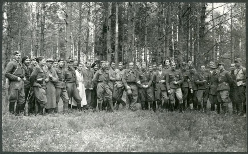 Komendanci AK: Kluczowe postacie i ich wpływ na historię Polski