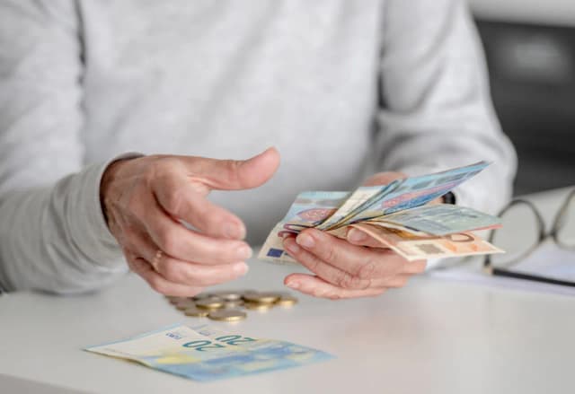 Czy zasadnicza służba wojskowa wlicza się do emerytury? Sprawdź to!
