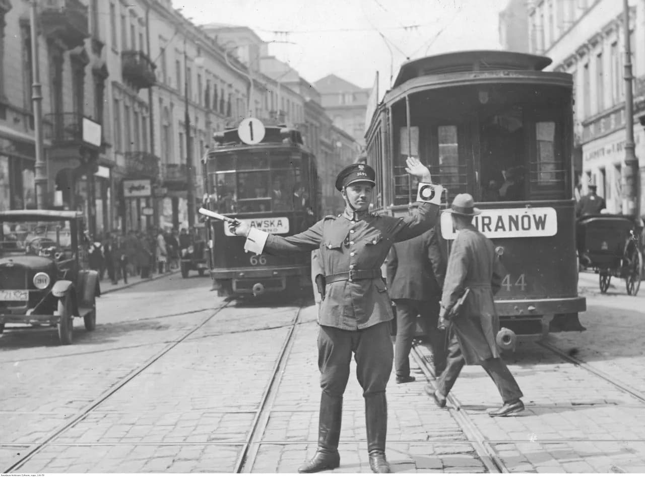 Nieznane fakty o powstaniu polskiej policji - kompletna historia instytucji