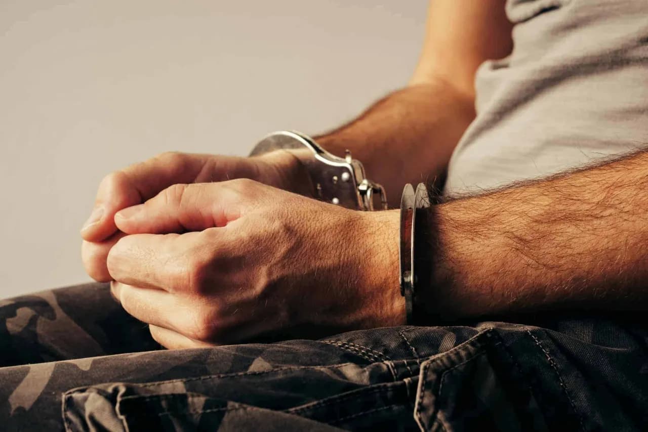 Czy oszustwo to przestępstwo? Poznaj konsekwencje prawne oszustwa